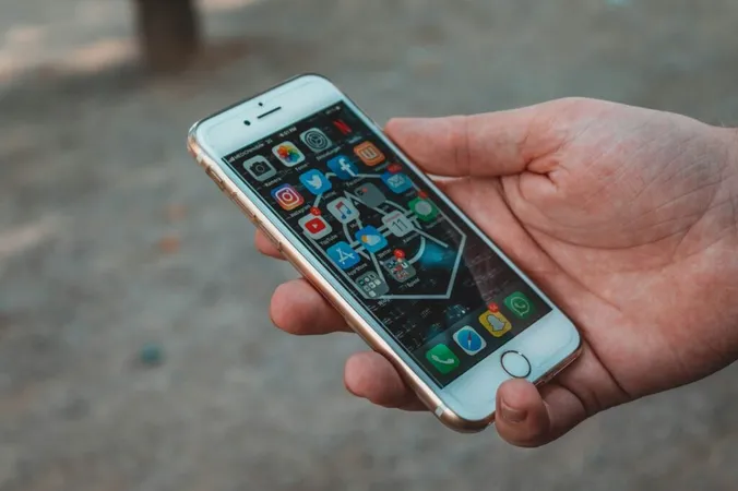 Smartphone con icone di applicazioni.